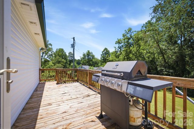 805 Bannon Place SW, Lenoir, NC 28645