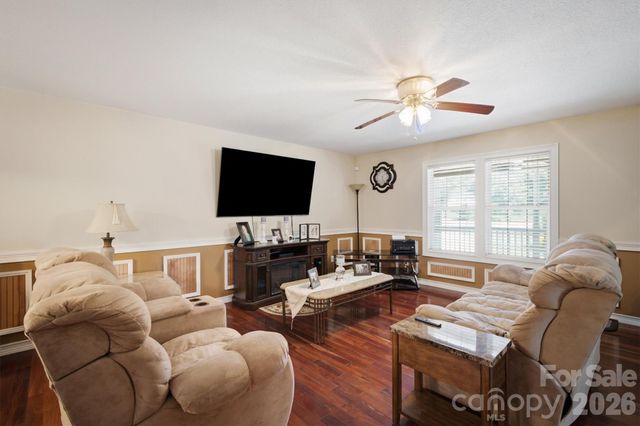 805 Bannon Place SW, Lenoir, NC 28645