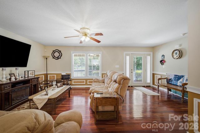 805 Bannon Place SW, Lenoir, NC 28645