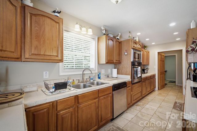 805 Bannon Place SW, Lenoir, NC 28645