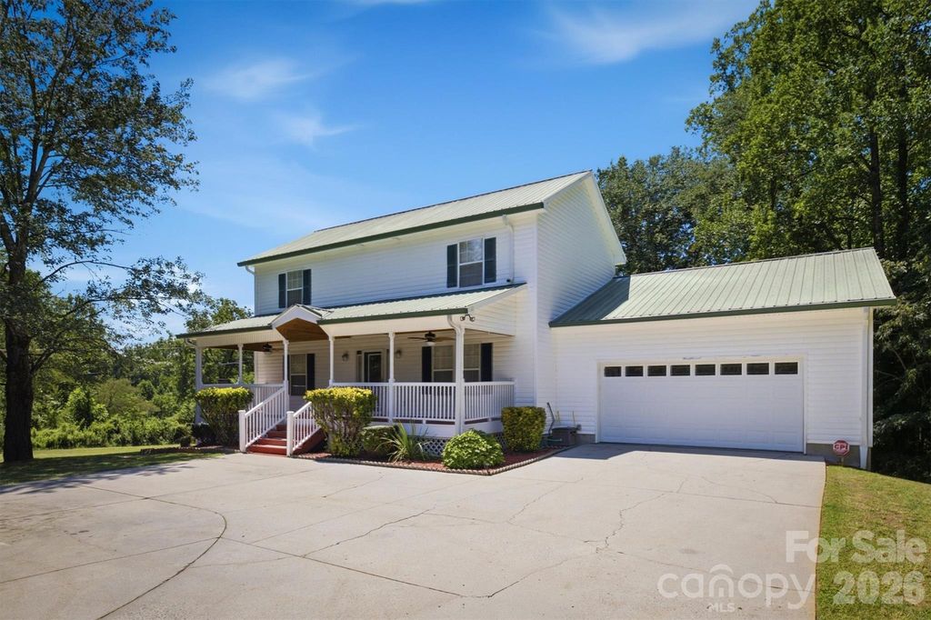 805 Bannon Place SW, Lenoir, NC 28645