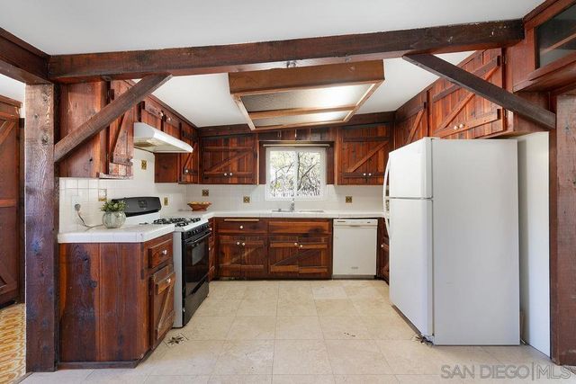 2924 Helix St, Spring Valley, CA 91977