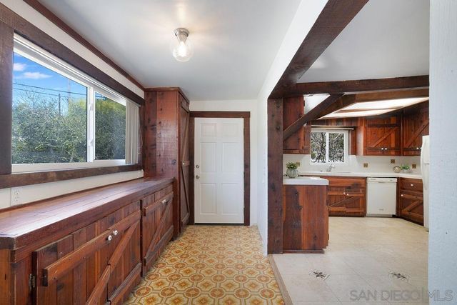 2924 Helix St, Spring Valley, CA 91977