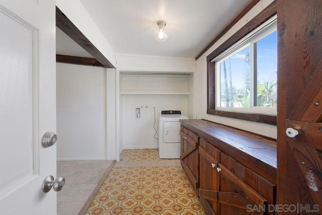 2924 Helix St, Spring Valley, CA 91977