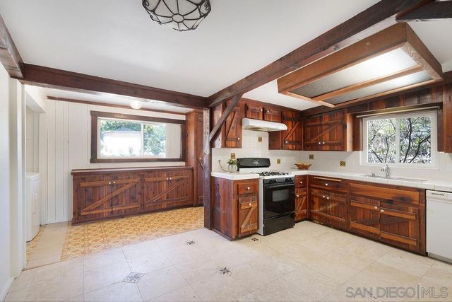 2924 Helix St, Spring Valley, CA 91977