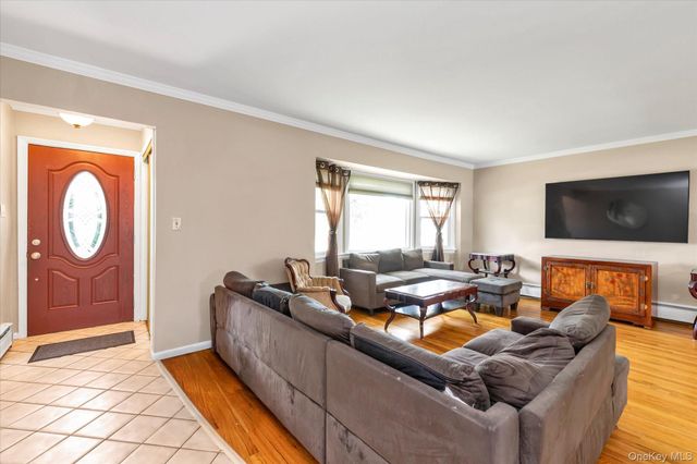 2832 Court Street, North Bellmore, NY 11710