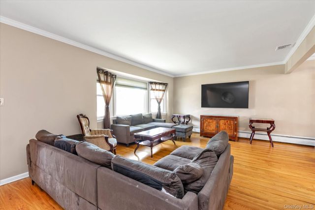2832 Court Street, North Bellmore, NY 11710