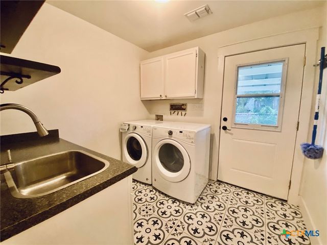 306 Plainview Road, Wimberley, TX 78676