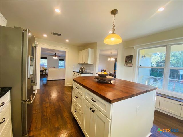 306 Plainview Road, Wimberley, TX 78676