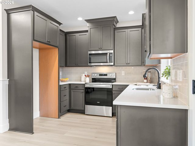 7460 N Polk Ave, Portland, OR 97203