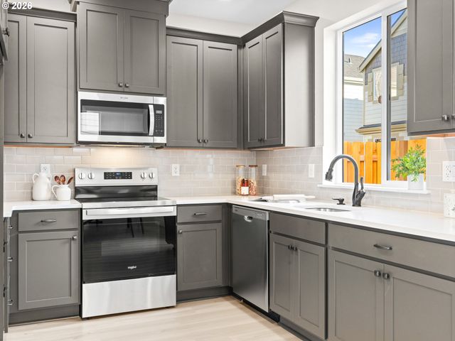 7460 N Polk Ave, Portland, OR 97203