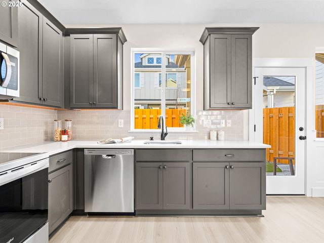 7460 N Polk Ave, Portland, OR 97203