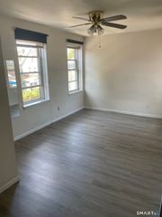 872 State Street 874 #D, New Haven, CT 06511
