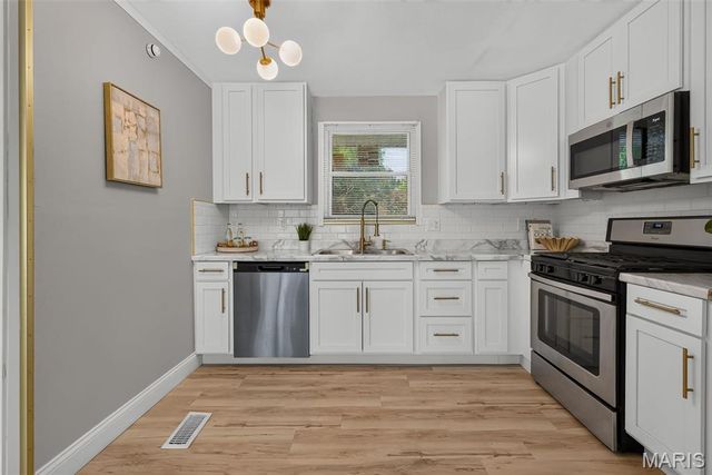 2248 Kerwin Drive, St Louis, MO 63136