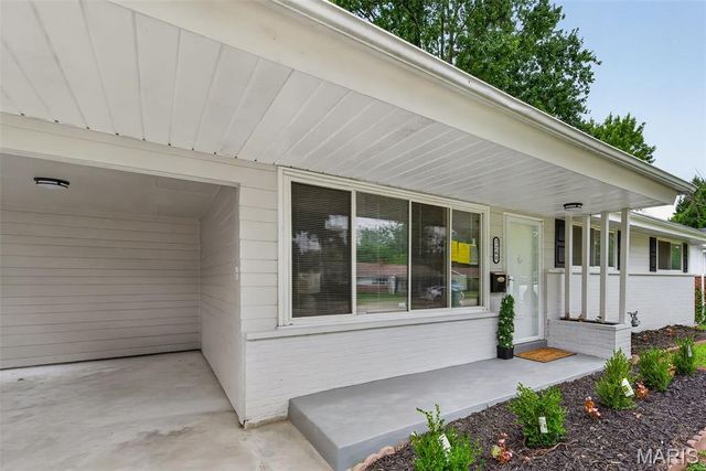 2248 Kerwin Drive, St Louis, MO 63136