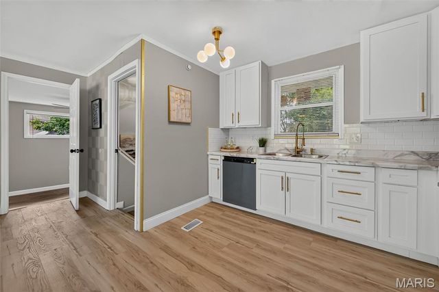 2248 Kerwin Drive, St Louis, MO 63136