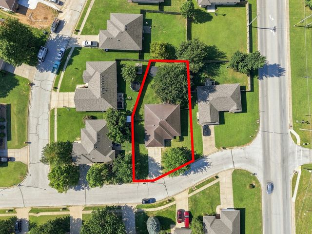 1004 Glen Oaks Drive, Nixa, MO 65714