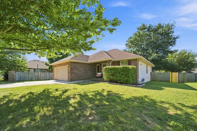 1004 Glen Oaks Drive, Nixa, MO 65714