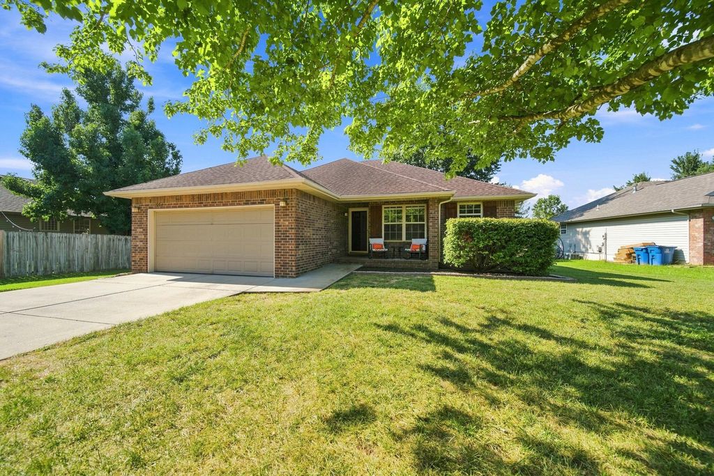 1004 Glen Oaks Drive, Nixa, MO 65714