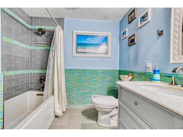 861 Phillips Dr, Northglenn, CO 80233