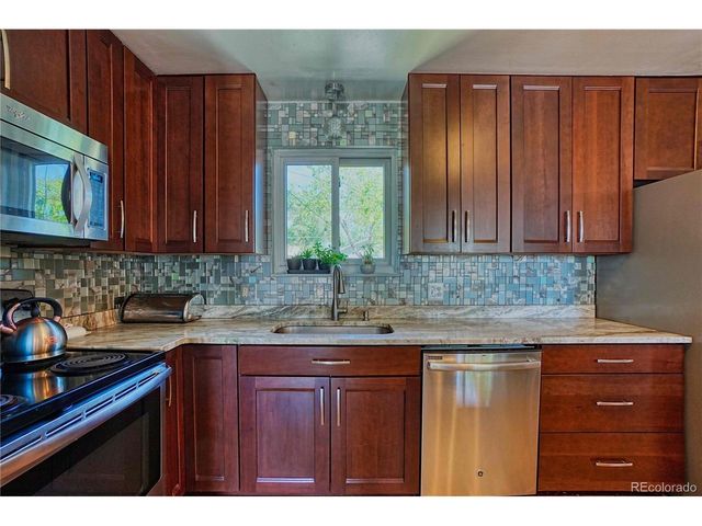 861 Phillips Dr, Northglenn, CO 80233