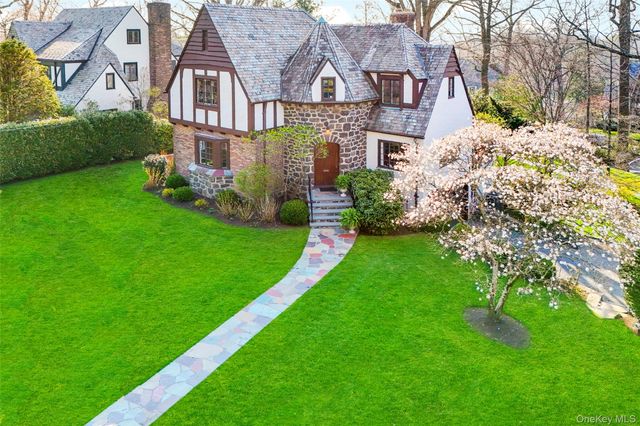 79 Mountain Avenue, Larchmont, NY 10538