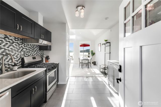 219 Shore Drive, Bremerton, WA 98310