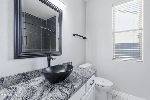 8804 W GLENN Drive, Glendale, AZ 85305