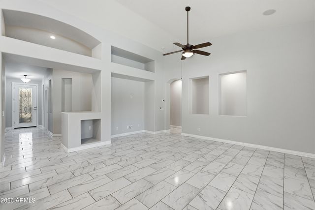 8804 W GLENN Drive, Glendale, AZ 85305