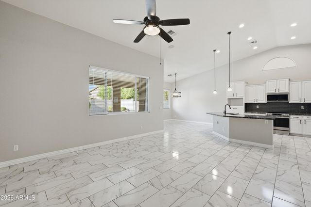 8804 W GLENN Drive, Glendale, AZ 85305