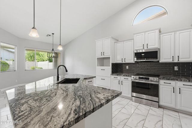 8804 W GLENN Drive, Glendale, AZ 85305