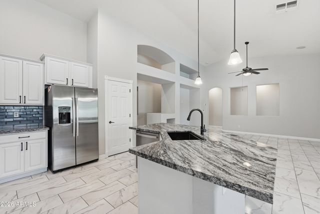 8804 W GLENN Drive, Glendale, AZ 85305