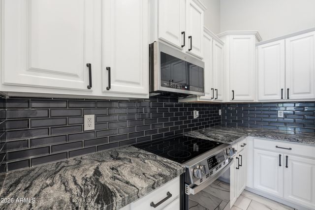 8804 W GLENN Drive, Glendale, AZ 85305