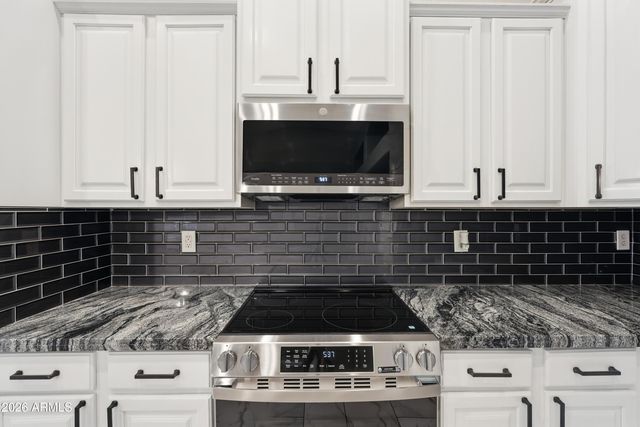 8804 W GLENN Drive, Glendale, AZ 85305