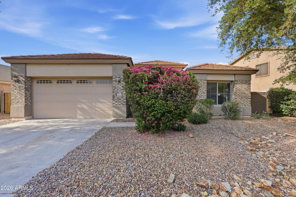 8804 W GLENN Drive, Glendale, AZ 85305