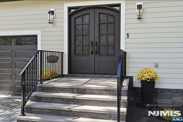 82 Benton Road, Paramus, NJ 07652
