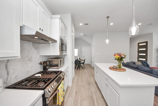 506 W Donovan Street F, Houston, TX 77091