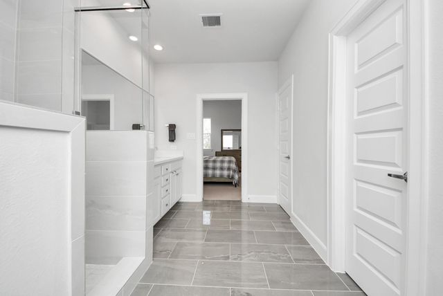 506 W Donovan Street F, Houston, TX 77091