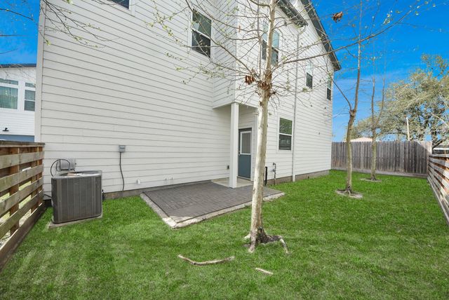 506 W Donovan Street F, Houston, TX 77091