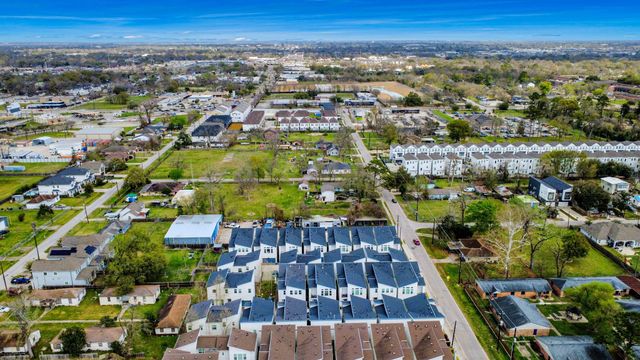 506 W Donovan Street F, Houston, TX 77091