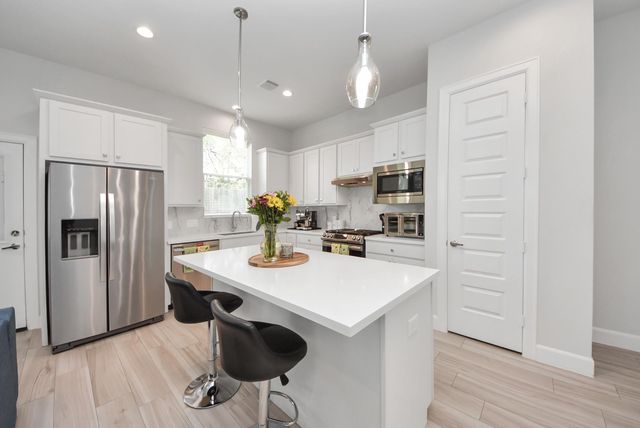 506 W Donovan Street F, Houston, TX 77091