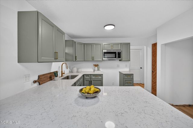 28992 Tracy Road, Walbridge, OH 43465