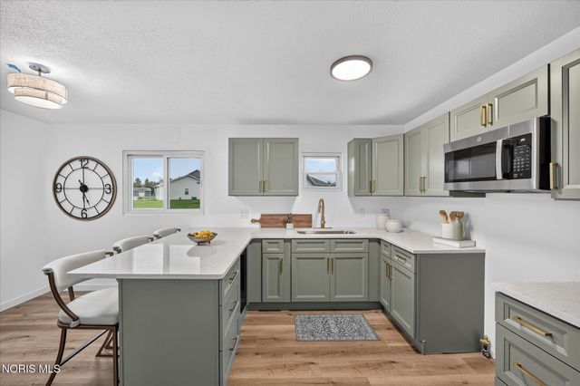 28992 Tracy Road, Walbridge, OH 43465