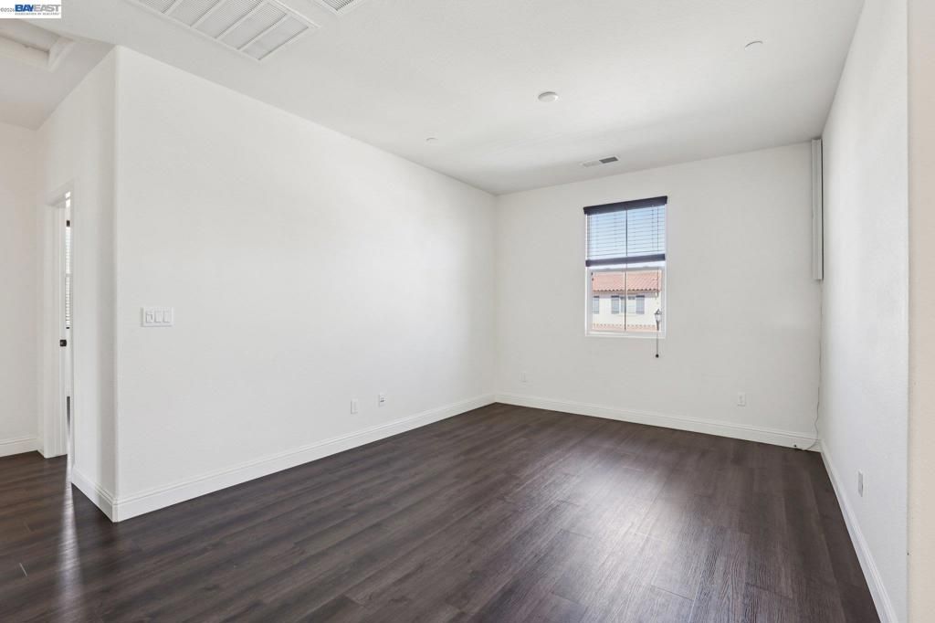 Image 19 of property listing at 510 E Albertina Ave, Mountain House, CA 95391