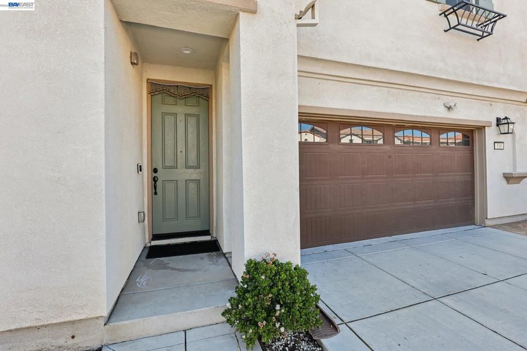 Image 2 of property listing at 510 E Albertina Ave, Mountain House, CA 95391