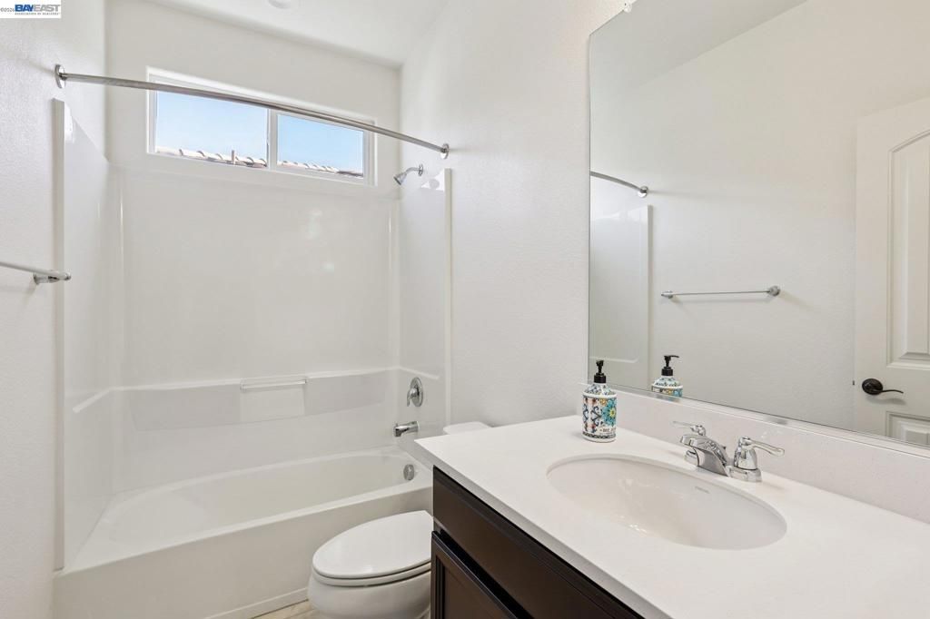 Image 23 of property listing at 510 E Albertina Ave, Mountain House, CA 95391