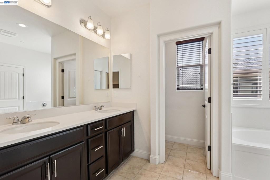 Image 33 of property listing at 510 E Albertina Ave, Mountain House, CA 95391