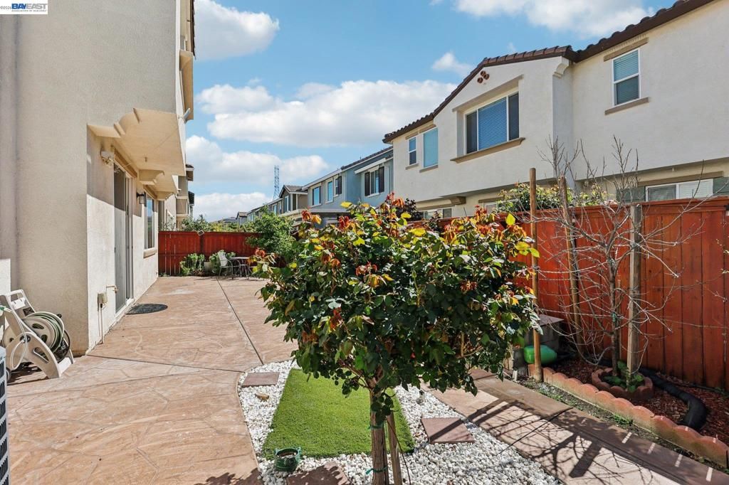 Image 36 of property listing at 510 E Albertina Ave, Mountain House, CA 95391