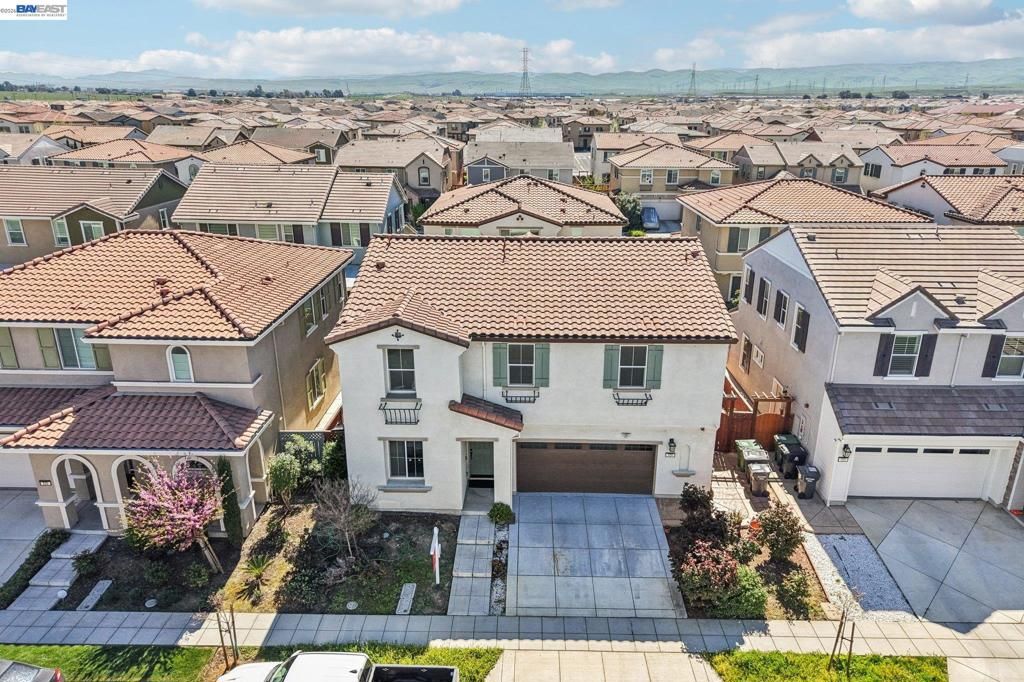 Image 42 of property listing at 510 E Albertina Ave, Mountain House, CA 95391