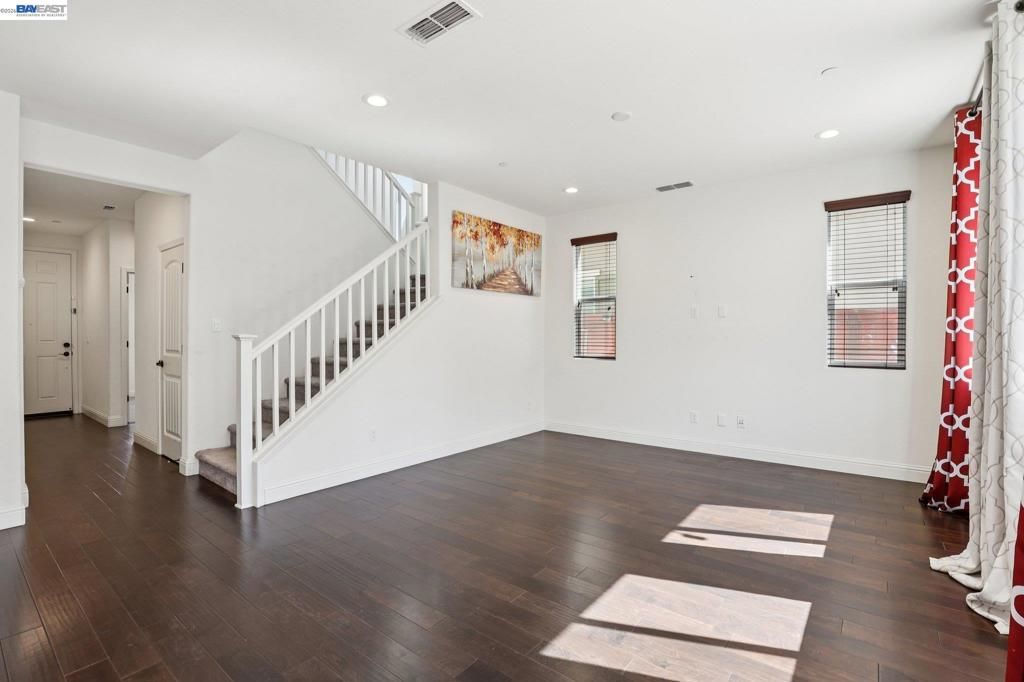 Image 5 of property listing at 510 E Albertina Ave, Mountain House, CA 95391